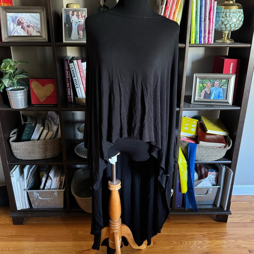 W by Wenjie Black High-Low Poncho